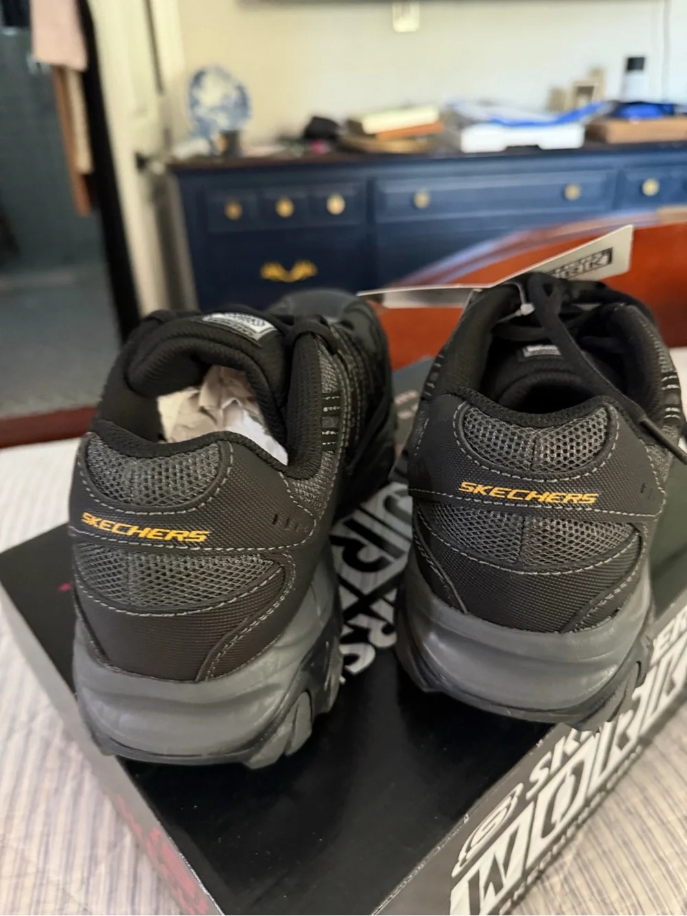 50% OFF SKECHERS STEEL TOE WORK SHOES – BRAND NEW IN BOX! 🔥size 7. Only $35